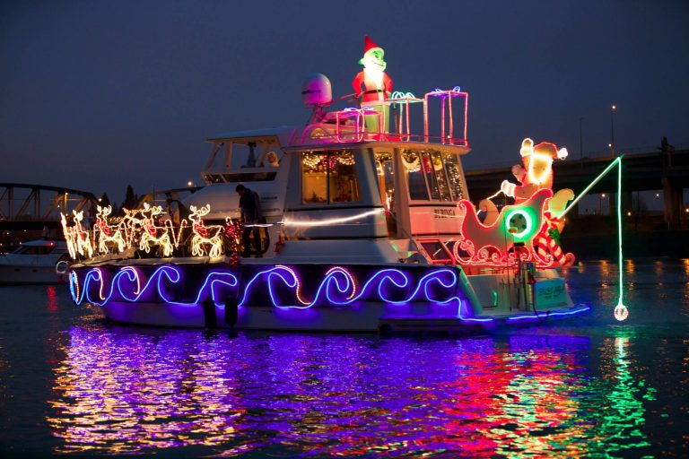 Christmas Ships viewing by the Willamette Shore Trolley